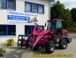 Mobile Preview: Hoflader / Radlader Ferrum DM416 x4 mit besonderer Farbe Pink RAL4010 und Palettengabel 1024px