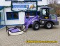 Preview: Radlader 2,6 t Hubkraft FERRUM DM522 x4 - über 2.600 kg I ♡ Milka Edition mit Rasenmäher in Milka Lila RAL4005 mit Elfenbein Weiß MU