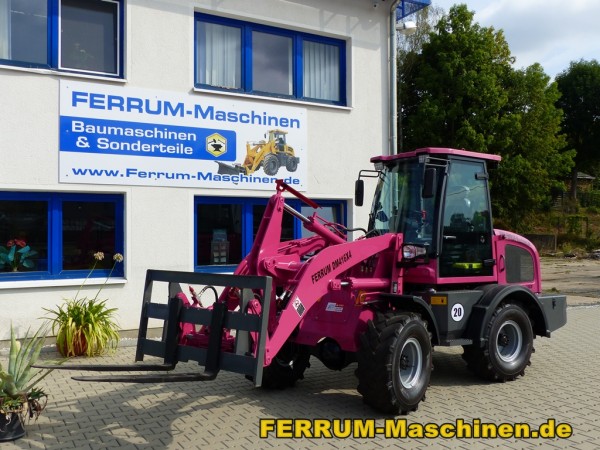 Hoflader / Radlader Ferrum DM416 x4 mit besonderer Farbe Pink RAL4010 und Palettengabel 1024px