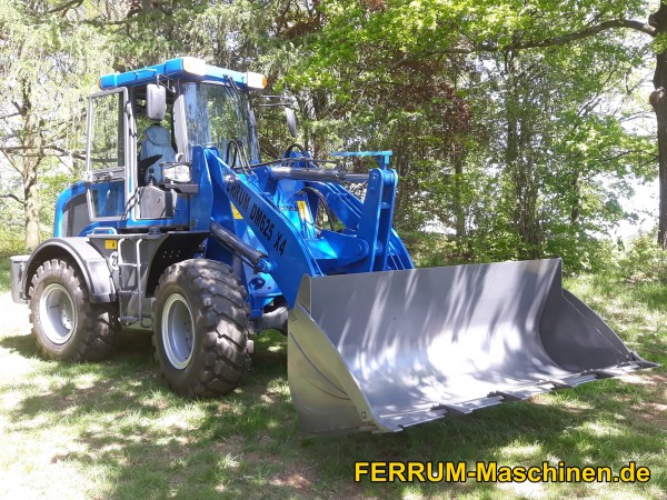 Radlader FERRUM DM625 x4 neues Modell, Sommer im Erzgebirge