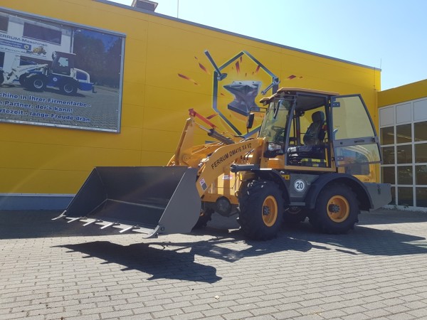 Preview: Radlader Ferrum DM416 x4 V2 Modell 2021 Preview: Radlader 2,2 Tonnen Hubkraft FERRUM DM416 x4 V2 Modell 2024 in Maisgelb