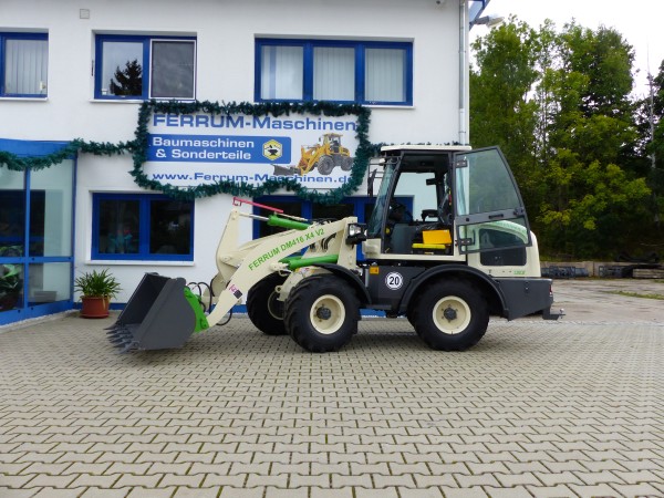 Radlader 2,2 Tonnen Hubkraft FERRUM DM416 x4 V2 Modell 2024 in weiss / grün Modell Sachsen