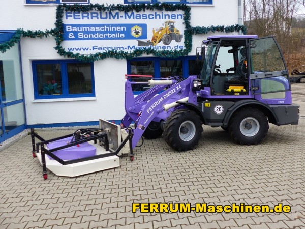 Radlader 2,6 t Hubkraft FERRUM DM522 x4 - über 2.600 kg I ♡ Milka Edition mit Rasenmäher in Milka Lila RAL4005 mit Elfenbein Weiß MU