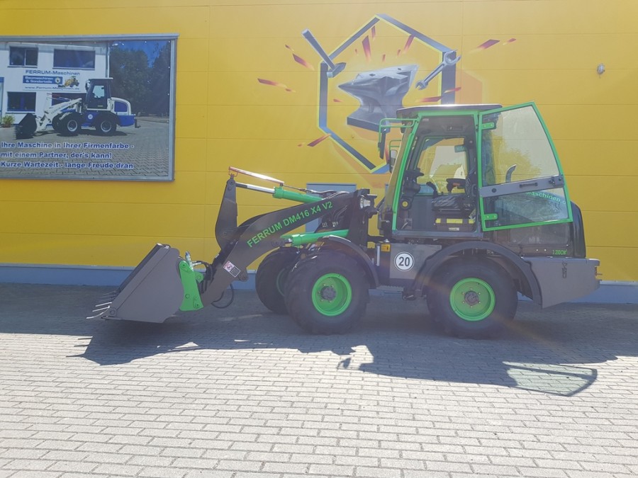 Radlader 2,2 Tonnen Hubkraft FERRUM DM416 x4 V2 Modell 2024 in schwarz / grün BL
