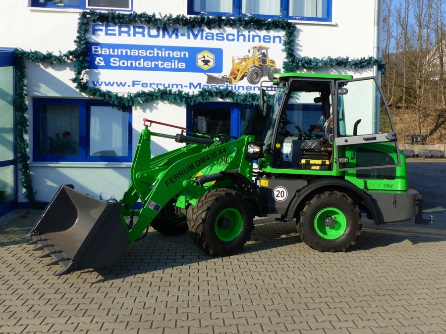 Radlader 3,0 t Hubkraft FERRUM DM430 x4 DLZ - über 3.000kg Hubkraft in grün Mulda