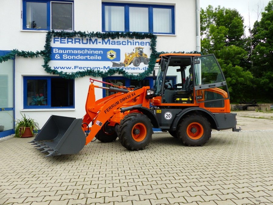 Radlader 3,0 t Hubkraft FERRUM DM430 x4 DLZ - über 3.000kg Hubkraft Orange Mulda