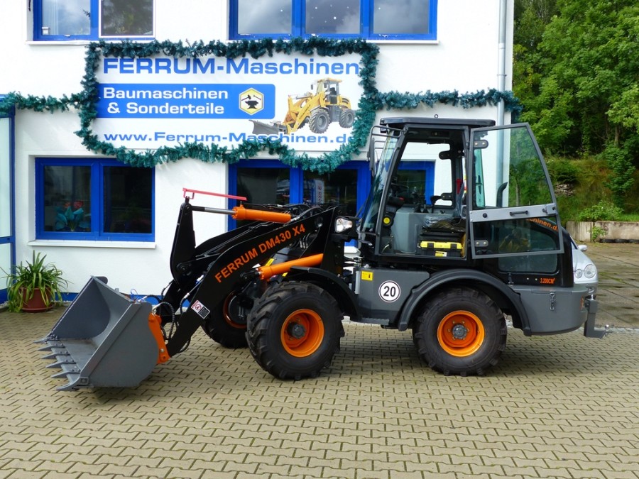 Radlader 3,0 t Hubkraft FERRUM DM430 x4 DLZ - über 3.000kg Hubkraft in schwarz/orange MU