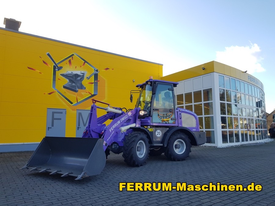 Radlader 2,6 t Hubkraft FERRUM DM522 x4 - über 2.600 kg I ♡ Milka Edition mit Standardschaufel in Milka Lila RAL4005 mit Elfenbein Weiß BL