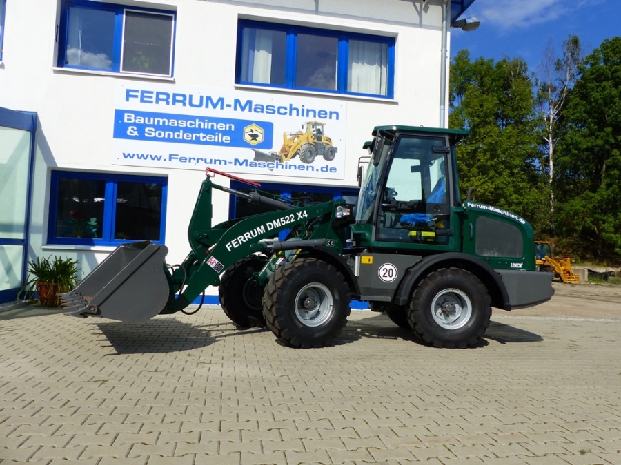 Radlader 2,6 t Hubkraft FERRUM DM522 x4 - über 2.600 kg I in mossgrün RAL6005 MU